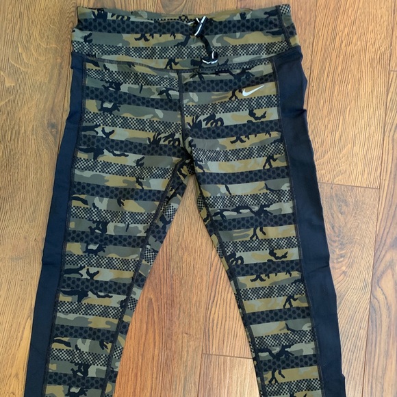 Nike Pants - Nike crop leggings Nike Pants - Nike crop leggings